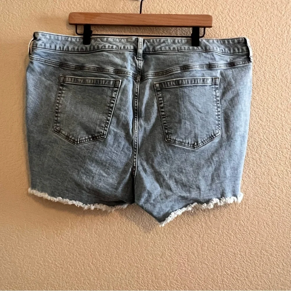 Torrid Mid-Rise Vintage Stretch Short Size 22